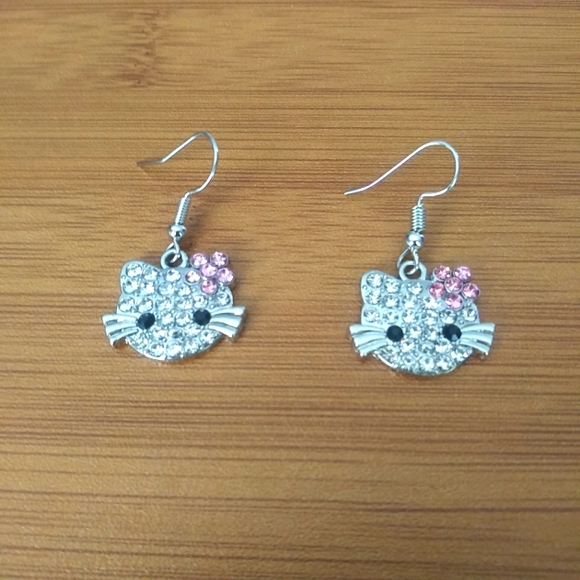 COPY - Hello Kitty Earrings - Picture 1 of 2
